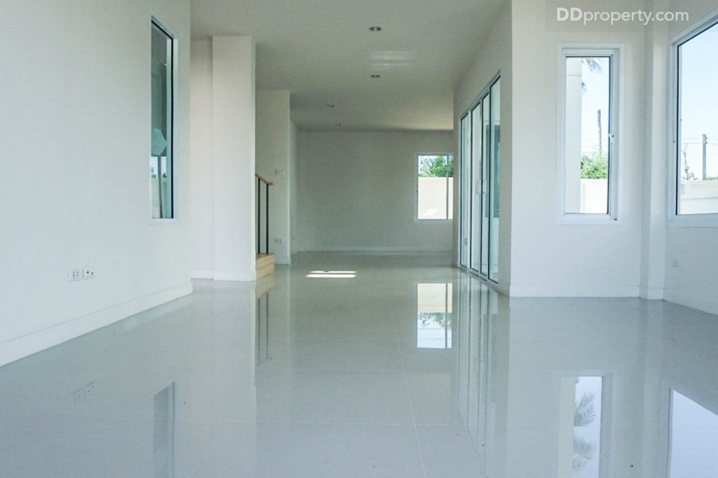 the season valley sriracha Single Home TrDSC00208-010