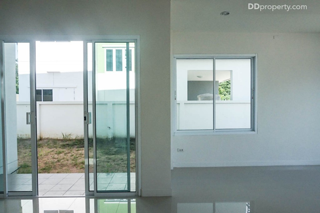 the season valley sriracha Single Home TrDSC00211-013