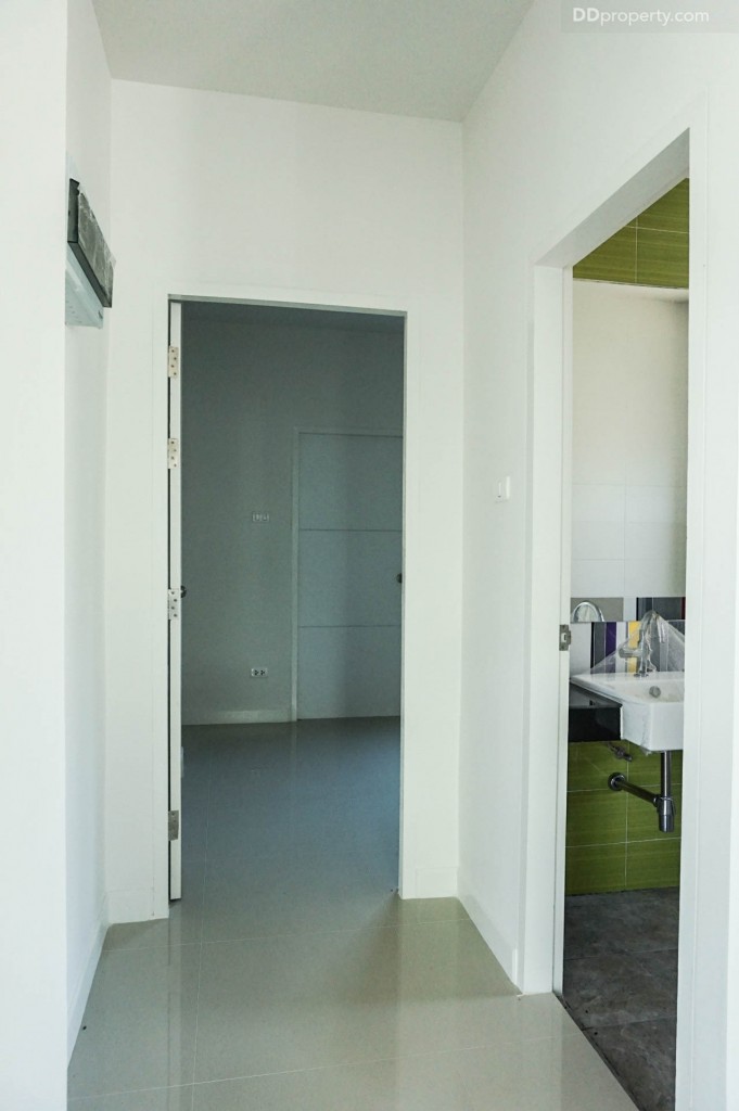 the season valley sriracha Single Home TrDSC00215-017