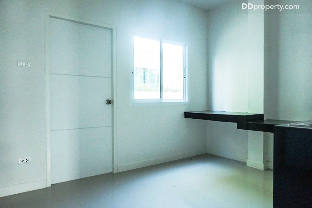 the season valley sriracha Single Home TrDSC00216-018