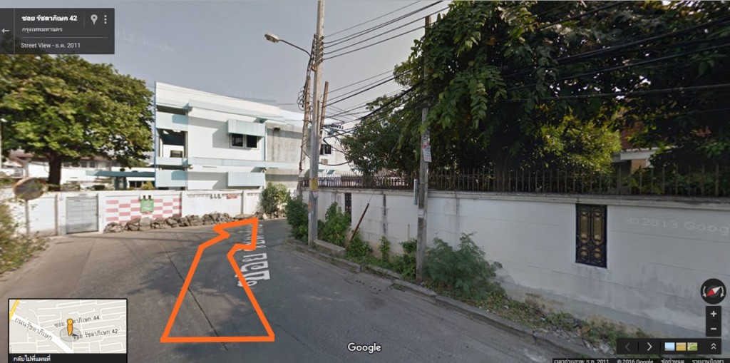 เมื่อเลี้ยวเข้ามาให้ตรงเข้ามาเรื่อยๆ เมื่อมาสุดทางจะเจอกับทางบังคับเลี้ยวขวา 