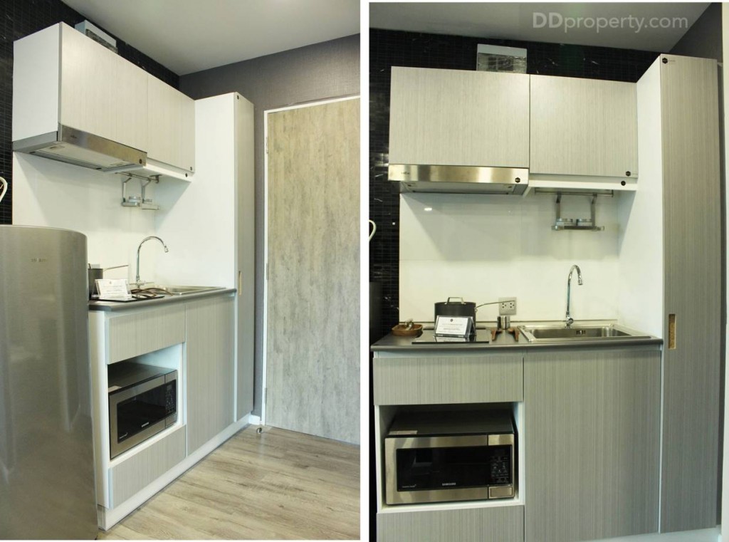 เข้ามาด้านขวามือจะเป็นครัวบิวท์อิน แบบเดียวกับห้อง แบบ 1 ห้องนอน