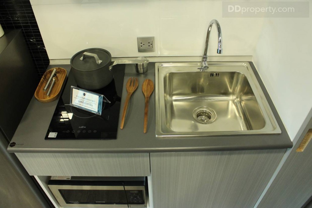 ซิ้งค์ เตาไฟฟ้า และที่ดูดครัว ยี่ห้อ MEX หรือเทียบเท่า ขนาดประมาณ 1.2 x 0.5 เมตร