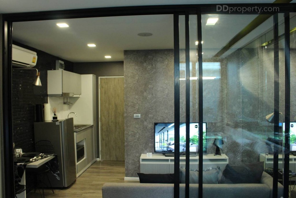 มุมมองจากภายในห้องนอน มายังภายในห้อง