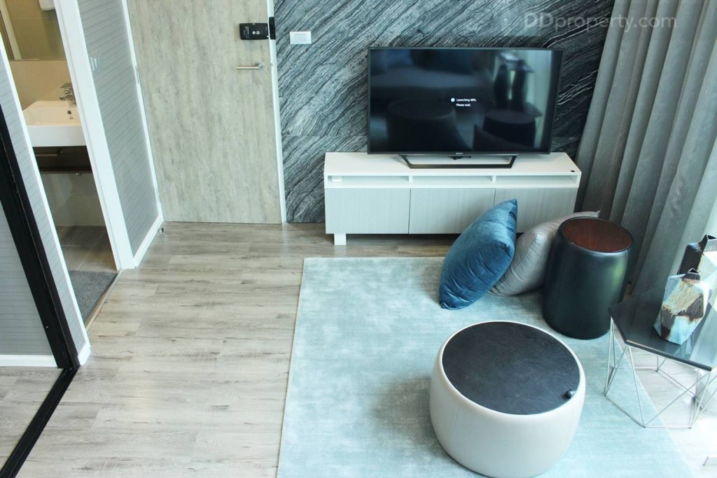 โดยระยะดูทีวีจะประมาณ 2.5 เมตร ซึ่งกว้างพอสมควร