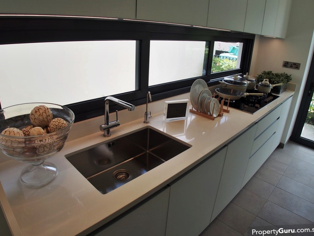 A generous wet kitchen