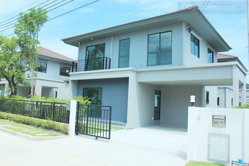 มุมขวาของบ้านจะมีที่ทิ้งขยะมาให้ซึ่งสามารถเปิด-ปิดได้จากด้านนอก