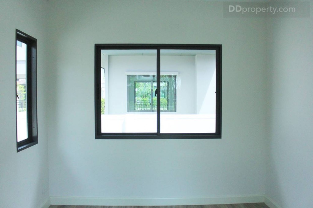 ขนาดของห้องนี้กว้างประมาณ 2.2 x 3.2 เมตร สามารถน้ำเตียงขนาด 3.5 ฟุตมาวางได้สบายๆ