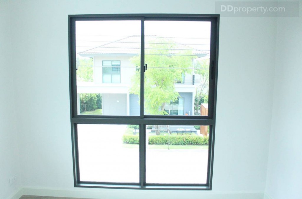 มุมมองภายในห้องนอน 2 บนชั้น 2 นี้มีขนาด 2.2 x 3.2 เมตร ซึ่งมีความใกล้เคียงกับห้องนอนที่ 1