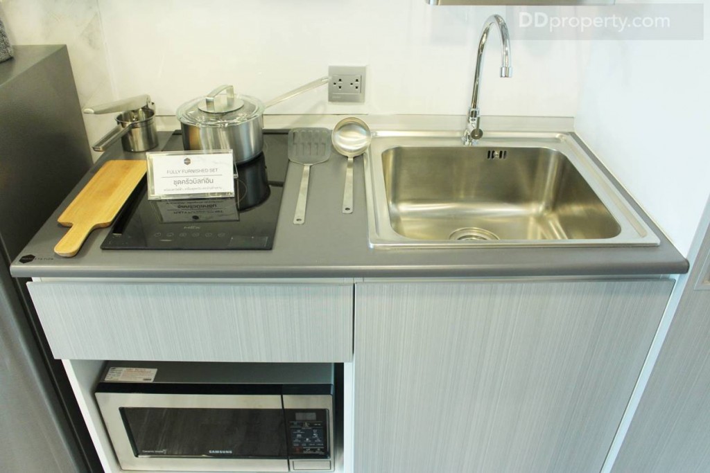 ครัวขนาด 1.2 x 0.5 เมตร ขนาดกะทัดรัด พอดีกับห้องขนาดนี้