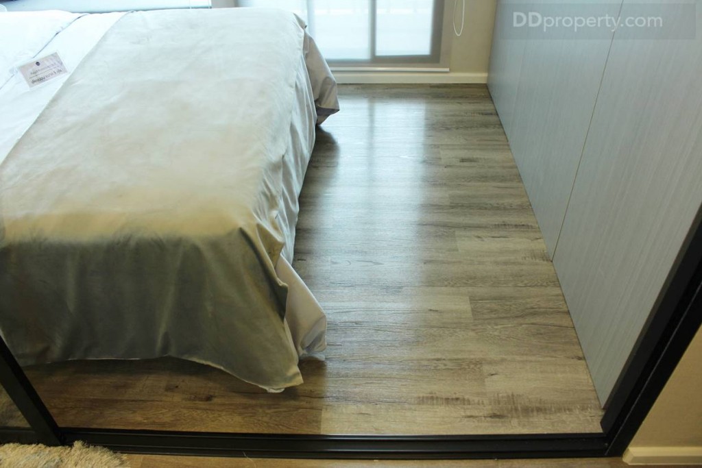 พื้นที่ทางเดินปลายเตียง กว้างประมาณ 0.8 เมตร