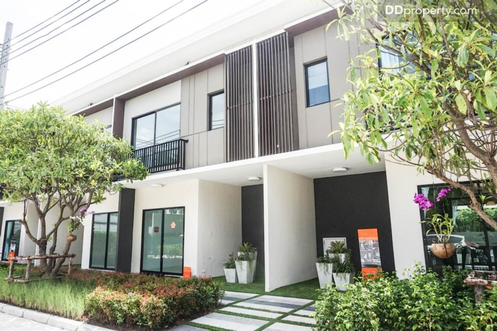 The connect Suvarnabhumi 3 1 carDSC01095-001