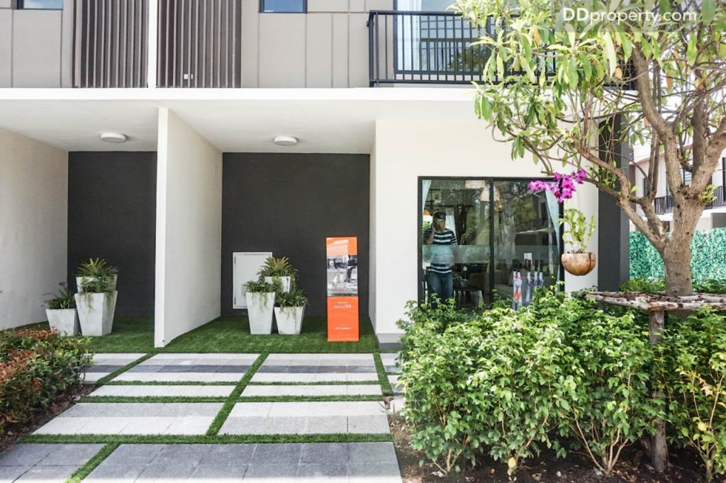 The connect Suvarnabhumi 3 1 carDSC01096-002