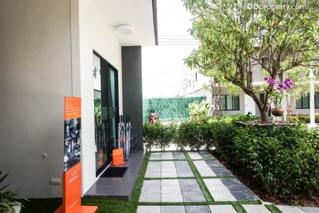 The connect Suvarnabhumi 3 1 carDSC01098-004