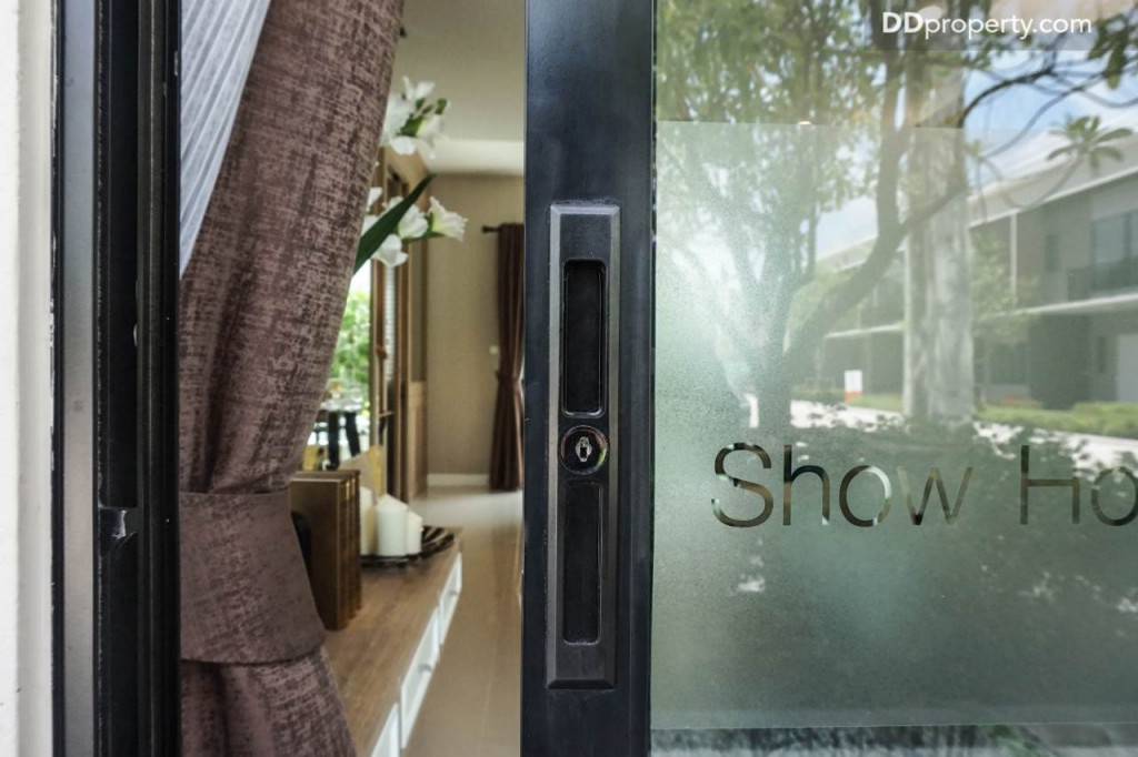 The connect Suvarnabhumi 3 1 carDSC01099-005