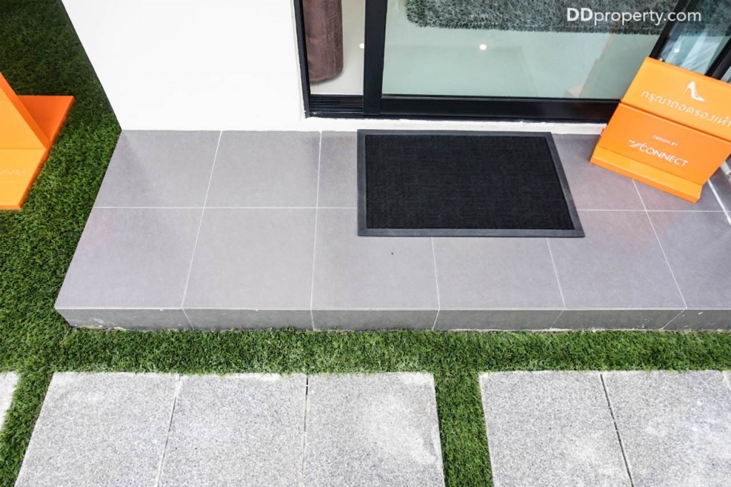 The connect Suvarnabhumi 3 1 carDSC01100-006