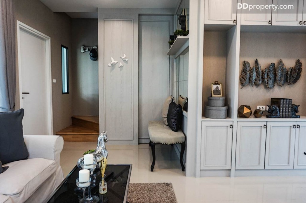 The connect Suvarnabhumi 3 2 carDSC01006-008