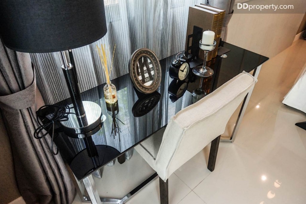 The connect Suvarnabhumi 3 2 carDSC01012-013