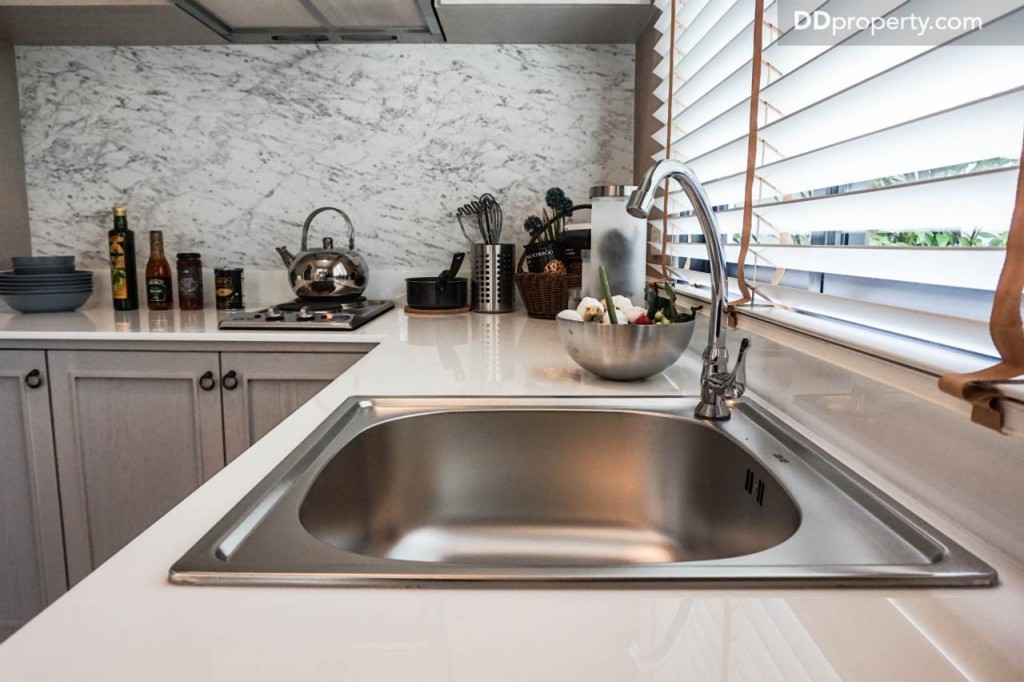 The connect Suvarnabhumi 3 2 carDSC01017-018