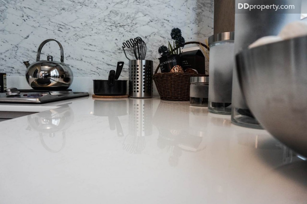 The connect Suvarnabhumi 3 2 carDSC01021-022