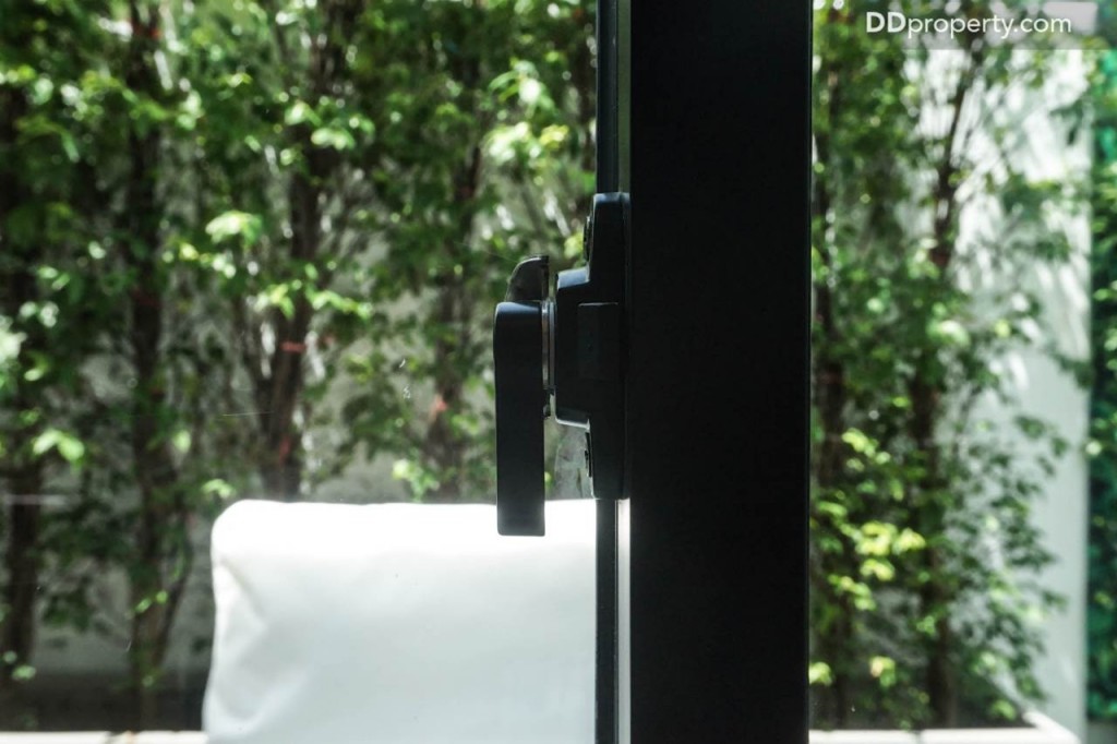 The connect Suvarnabhumi 3 2 carDSC01029-030