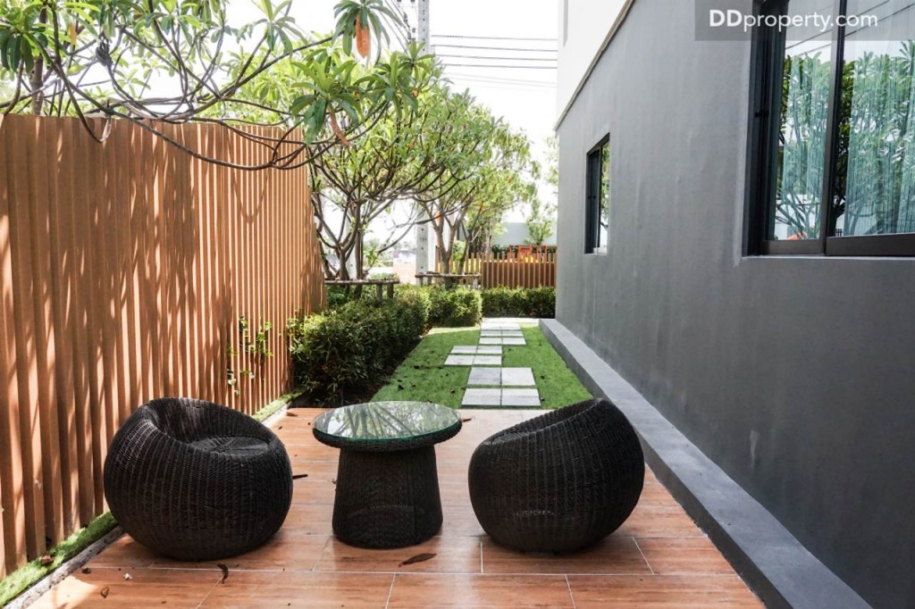 The connect Suvarnabhumi 3 2 carDSC01034-035