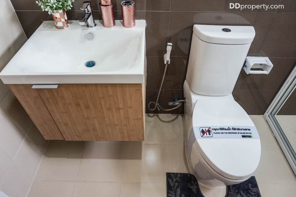 The connect Suvarnabhumi 3 2 carDSC01041-042