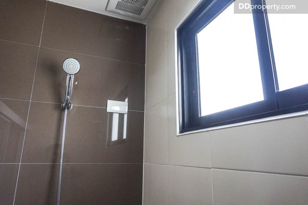 The connect Suvarnabhumi 3 2 carDSC01043-044