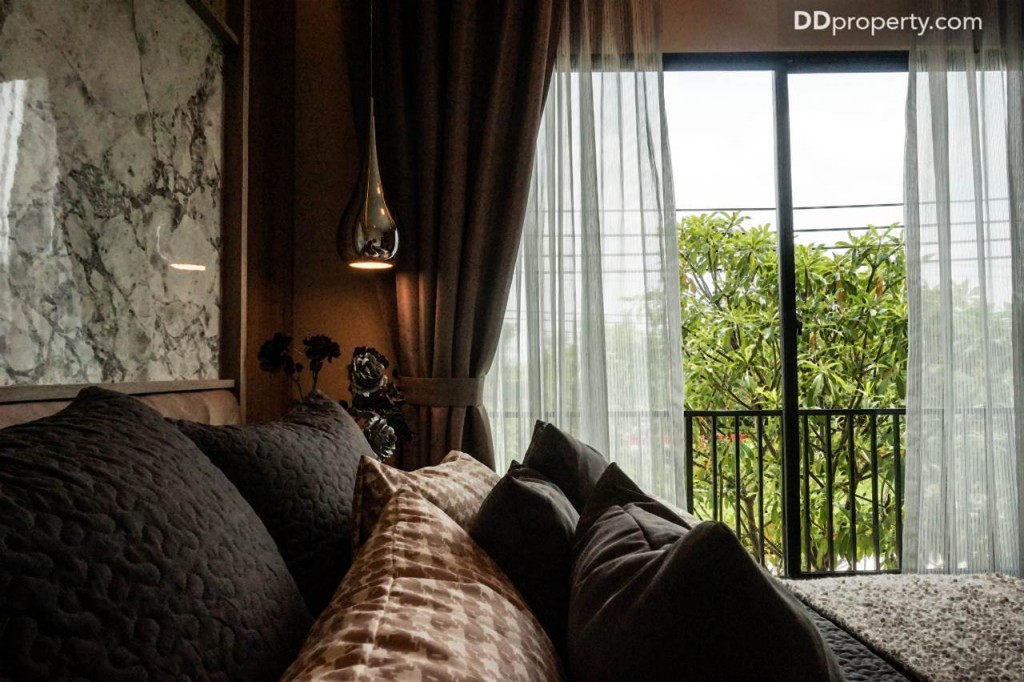 The connect Suvarnabhumi 3 2 carDSC01048-049