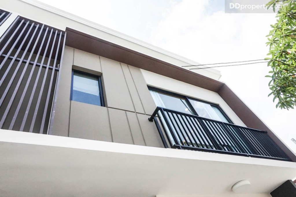 The connect Suvarnabhumi 3 true 1 carDSC01135-001