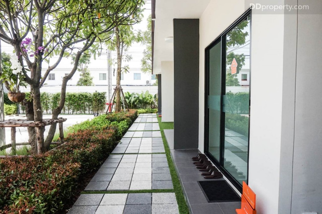 The connect Suvarnabhumi 3 true 1 carDSC01137-003