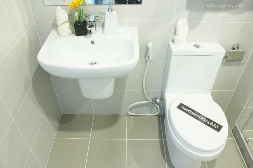 สุขภัณฑ์ และ อ่างล้านหน้าเป็นของ Cotto