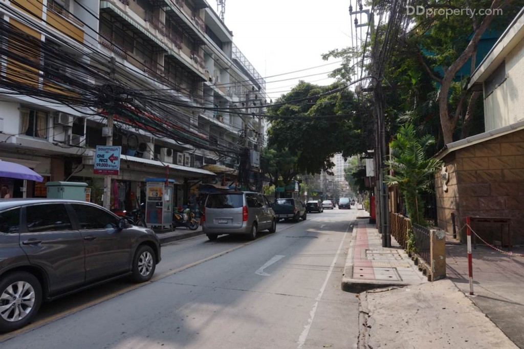 Above Sukhumvit 39 - Location1 DSC01285-002