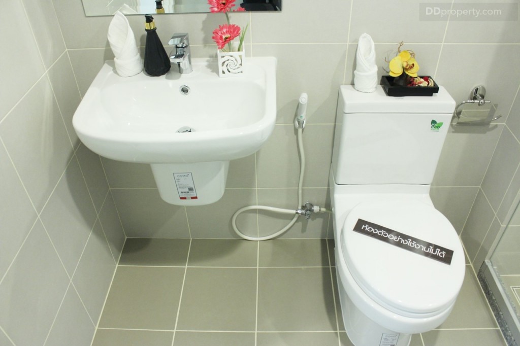 สุขภัณฑ์ และ อ่างล้านหน้าเป็นของ Cotto