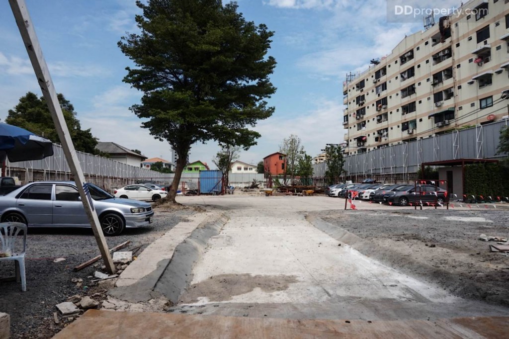 The Line Pahol - Pradipat - Direction1 DSC02104-001