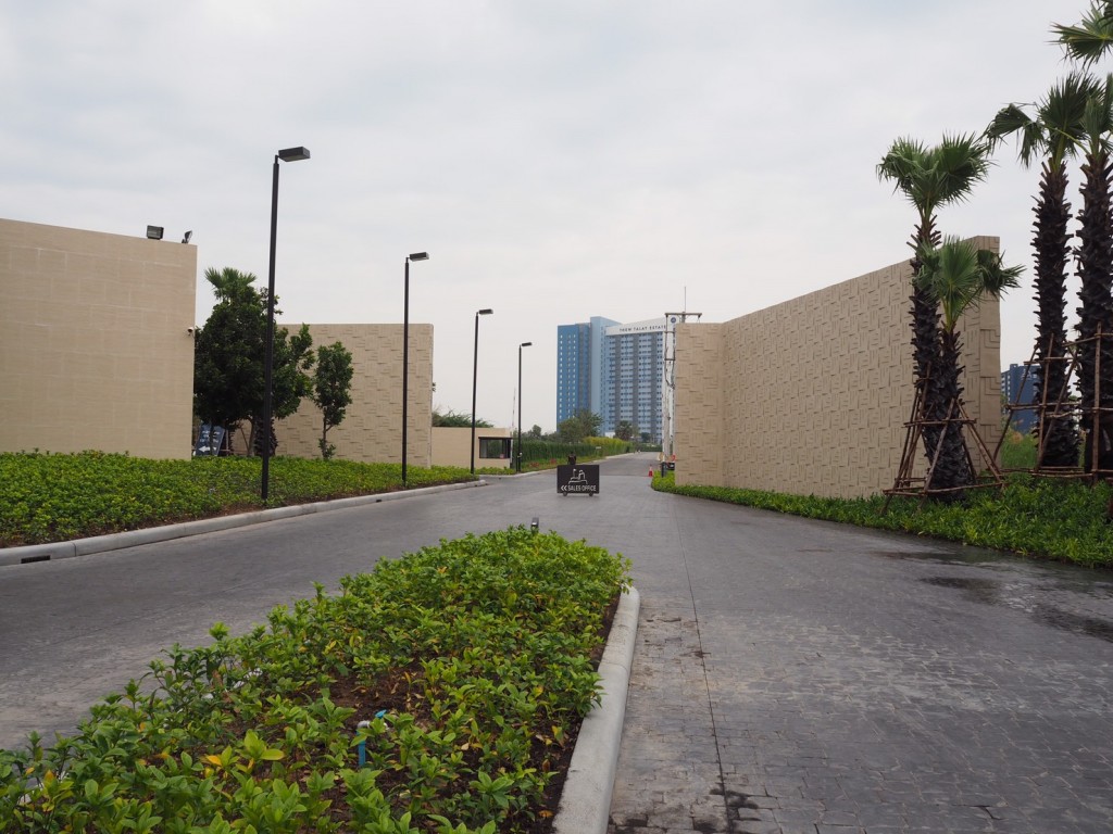 Baan Thew Talay Blue Sapphire