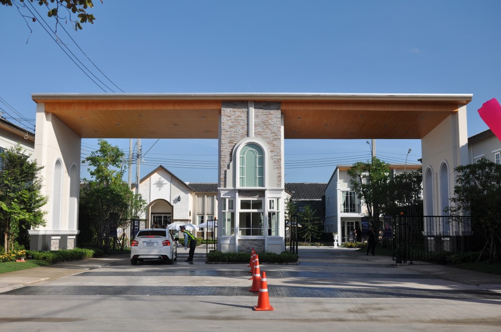 Golden Town Ramintra Khubon