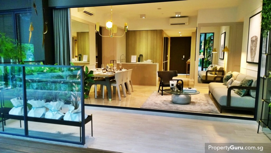 4BR balcony, living and dining room and dry kitchen