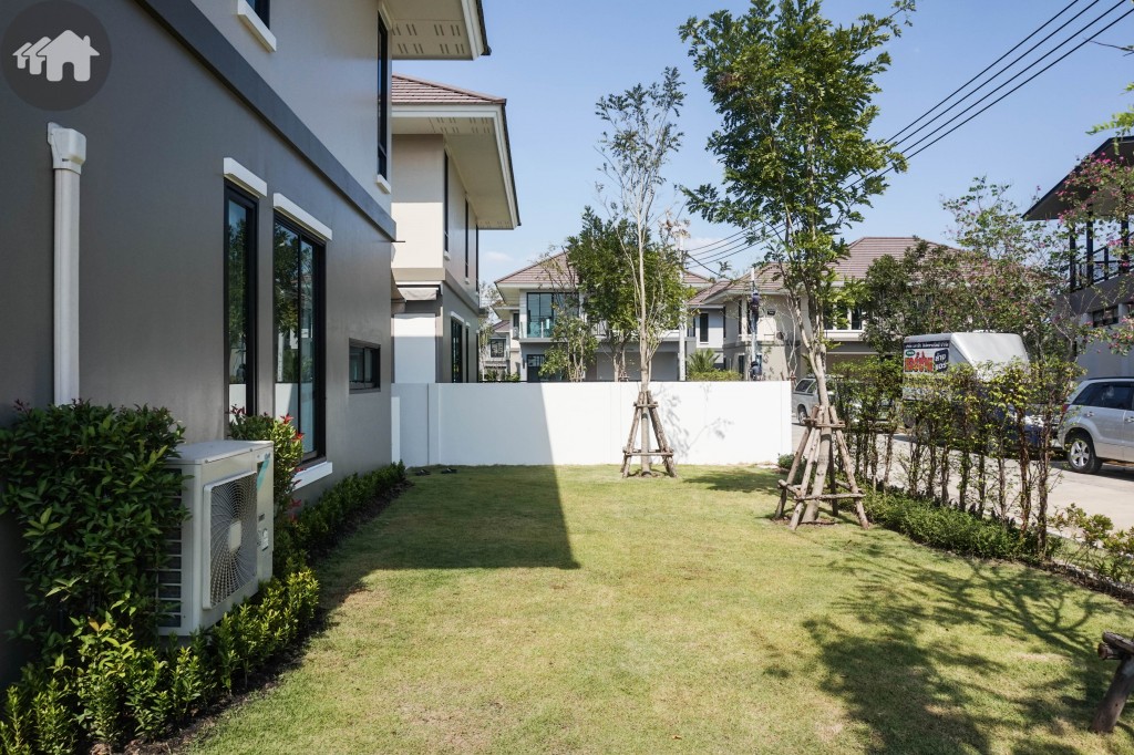 Summakorn Chaiyapruek MalikaDSC03653-004