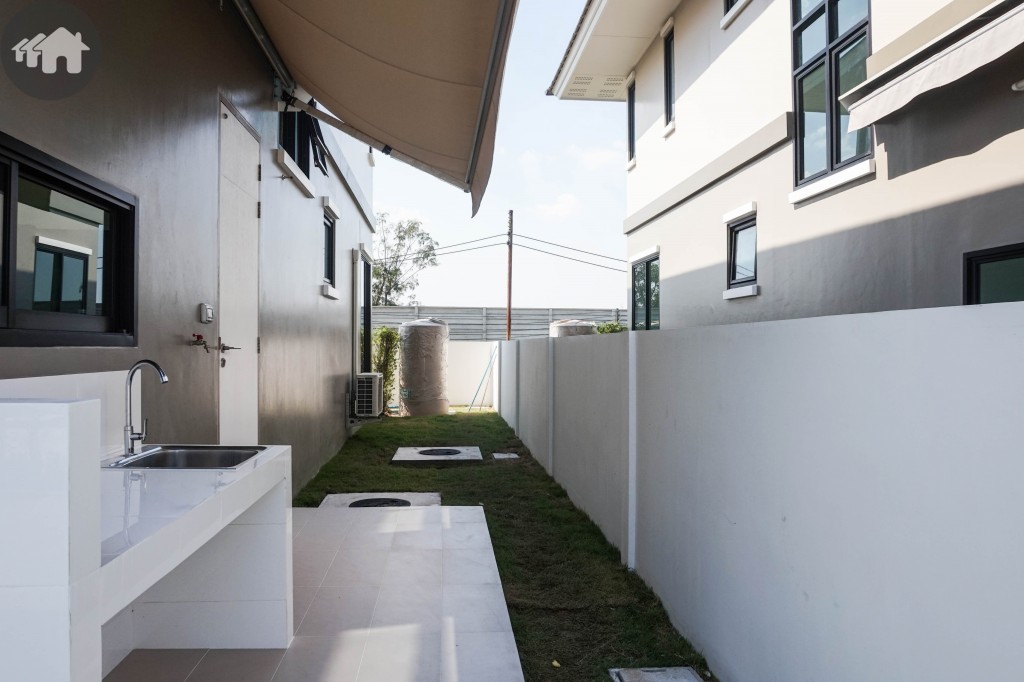 Summakorn Chaiyapruek MalikaDSC03654-005