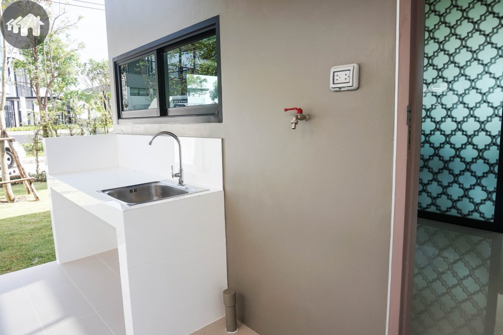 Summakorn Chaiyapruek MalikaDSC03663-012