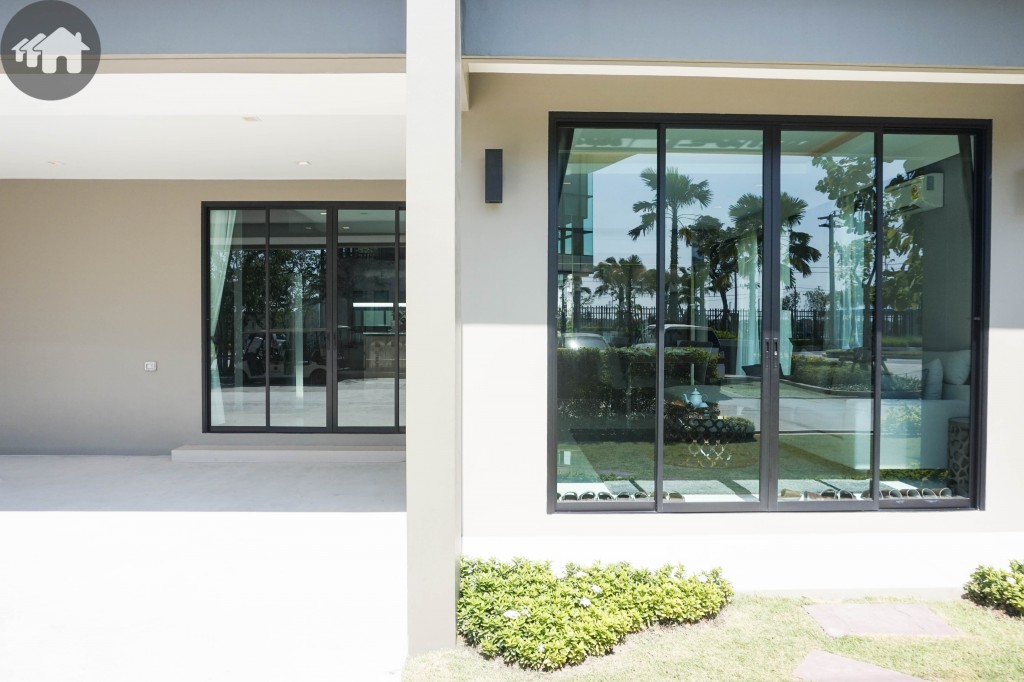 Summakorn Chaiyapruek ParamaDSC03565-002