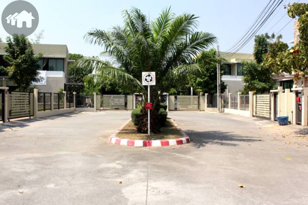 ถนนโครงการ บ้านร็อคการ์เด้น สุวรรณภูมิ เฟส 2 Baan Rock Garden Suvarnabhumi  