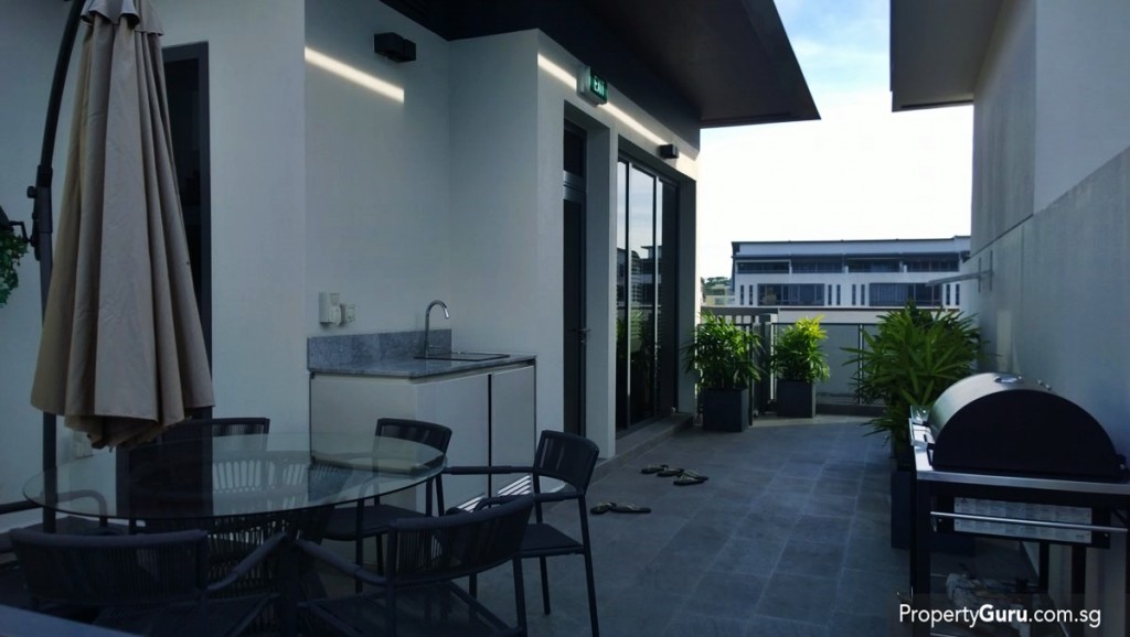 Roof terrace facing entrance