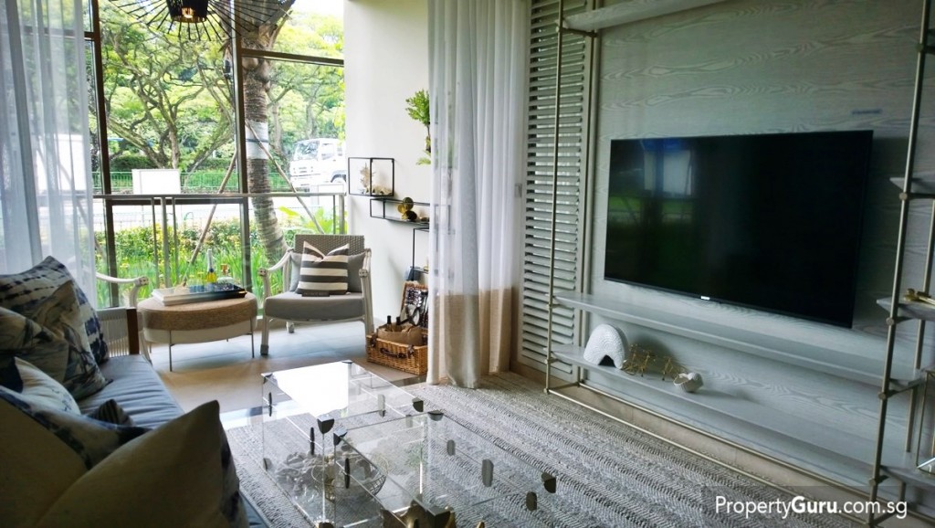 Seaside 3BR living and balcony