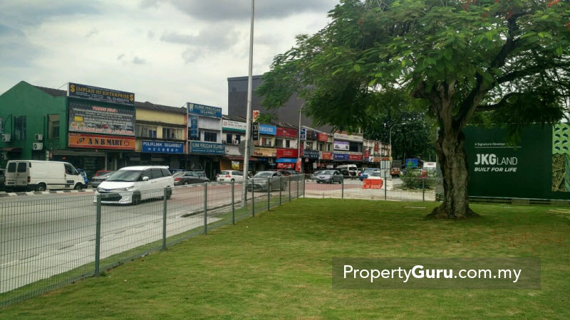 004Era- Retail shops