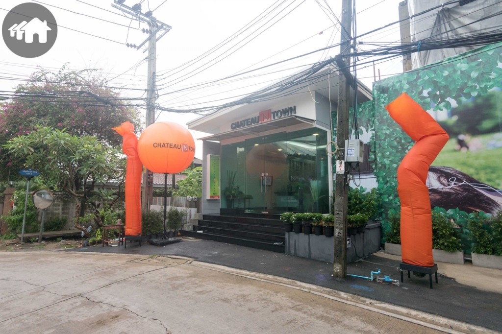 สำนักงานขายจะอยู่ถัดจากตัวโครงการที่กำลังก่อสร้าง ใกล้ ซ.จรัญสนิทวงศ์ 96/2 แยก 6