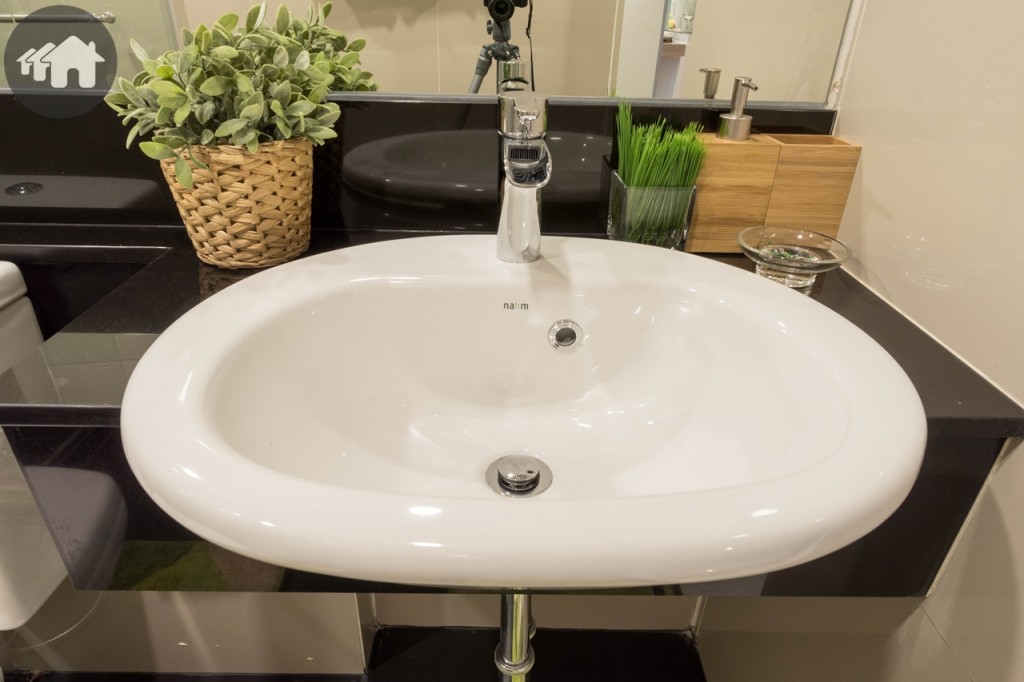 อ่างล้างหน้าของ Nahm ก๊อกอ่างล้างหน้าของ Schön เคาน์เตอร์อ่างล้างหน้าเป็นหินแกรนิตดำจีน