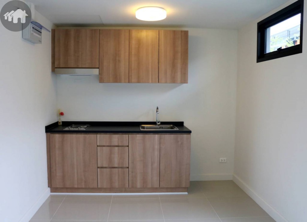 พื้นที่ครัวในบ้านจริงของทาวน์โฮม Type D โครงการ อีโค สเปซ บางนา – วงแหวน (Eco Space Bangna - Wongwaen)