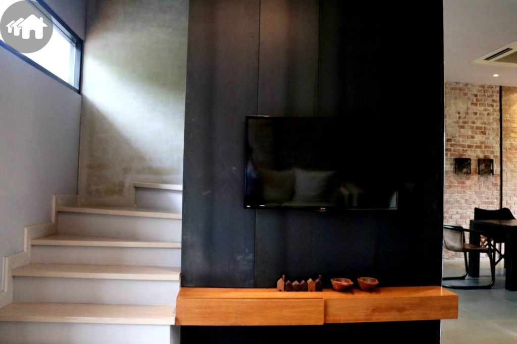 บันไดขึ้นชั้น 2 ทาวน์โฮม Type B ของโครงการ อีโค สเปซ บางนา – วงแหวน (Eco Space Bangna - Wongwaen)